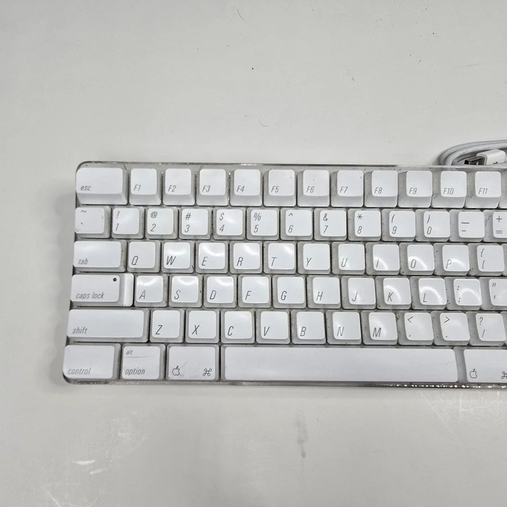 ⌨ Apple A1048 USB Wired Keyboard White Full Size Ergonomic Mac OS X Compatible